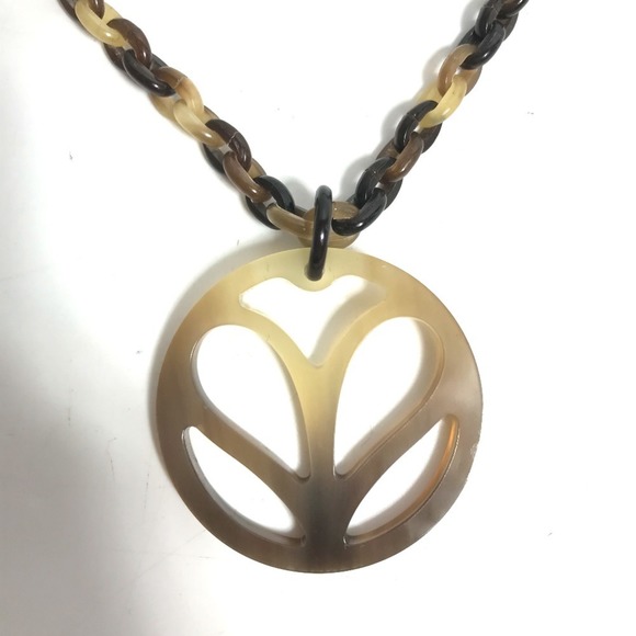 HERMES Heart Horn Pendant Chain Necklace in Buffalo Horn, Brown, for Women - Picture 3 of 10